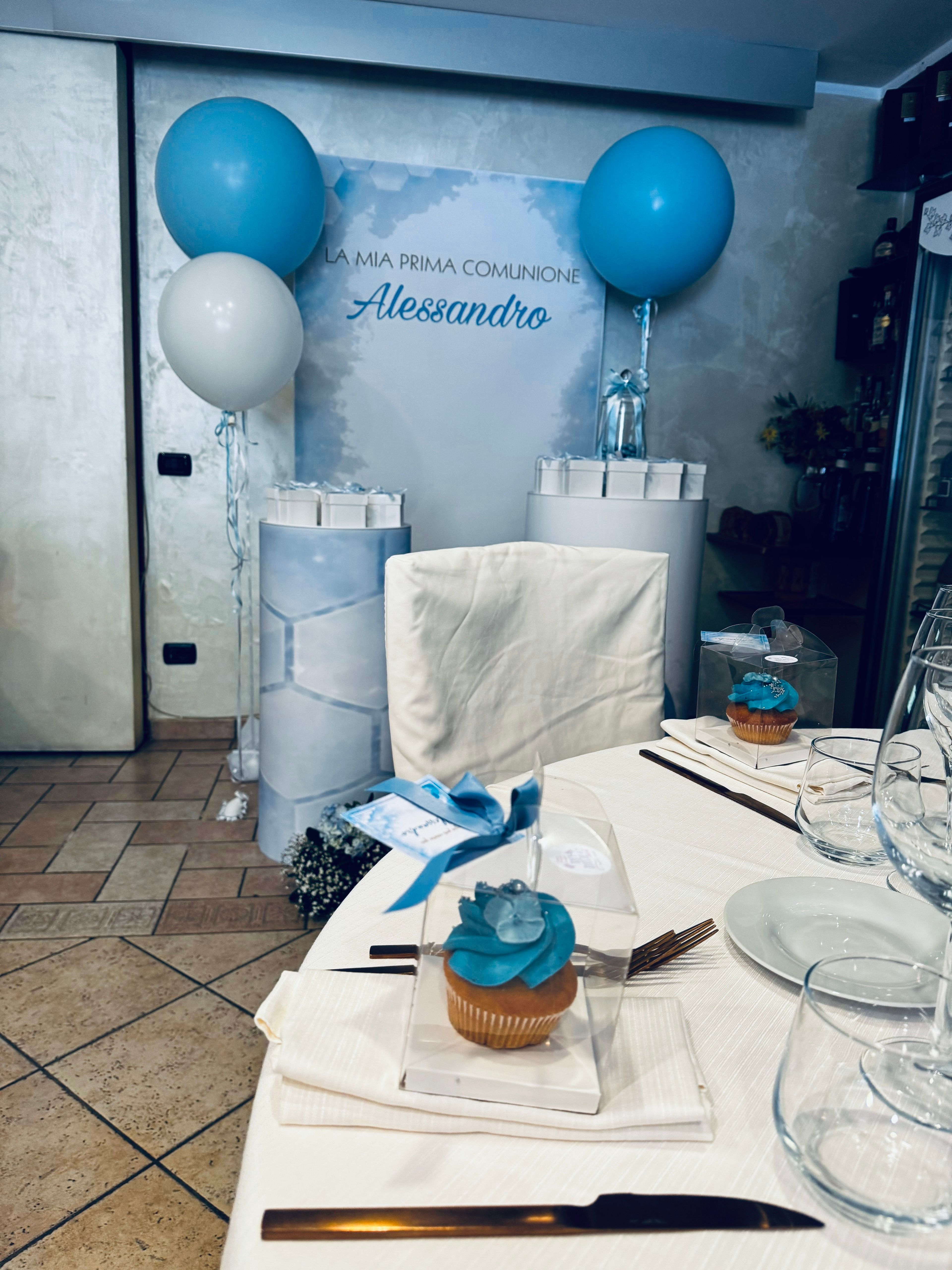 Prima Comunione Alessandro – Allestimento Tema Calcio Elegante Azzurro e Bianco | Balloon Art e Sweet Table