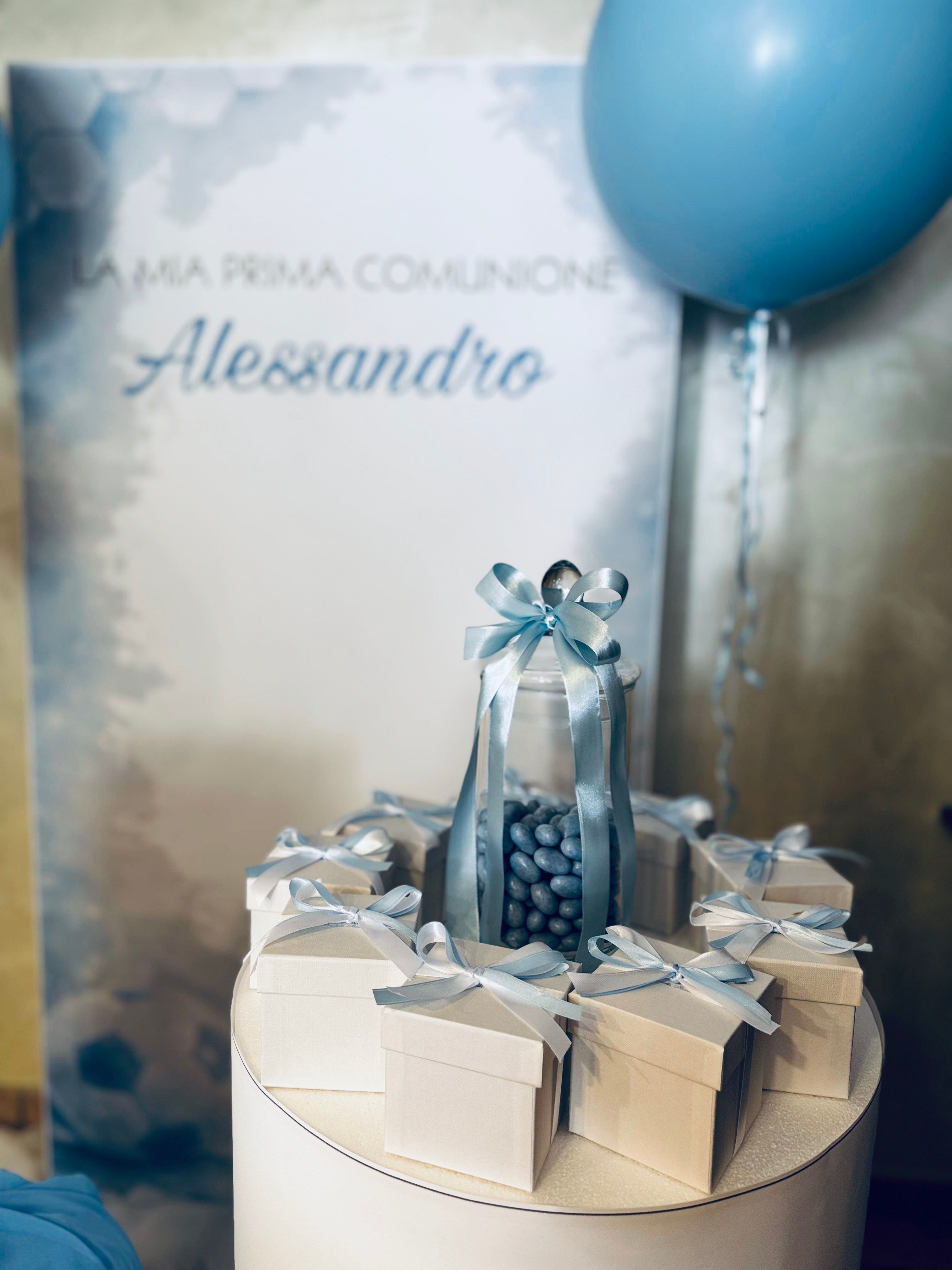 Prima Comunione Alessandro – Allestimento Tema Calcio Elegante Azzurro e Bianco | Balloon Art e Sweet Table
