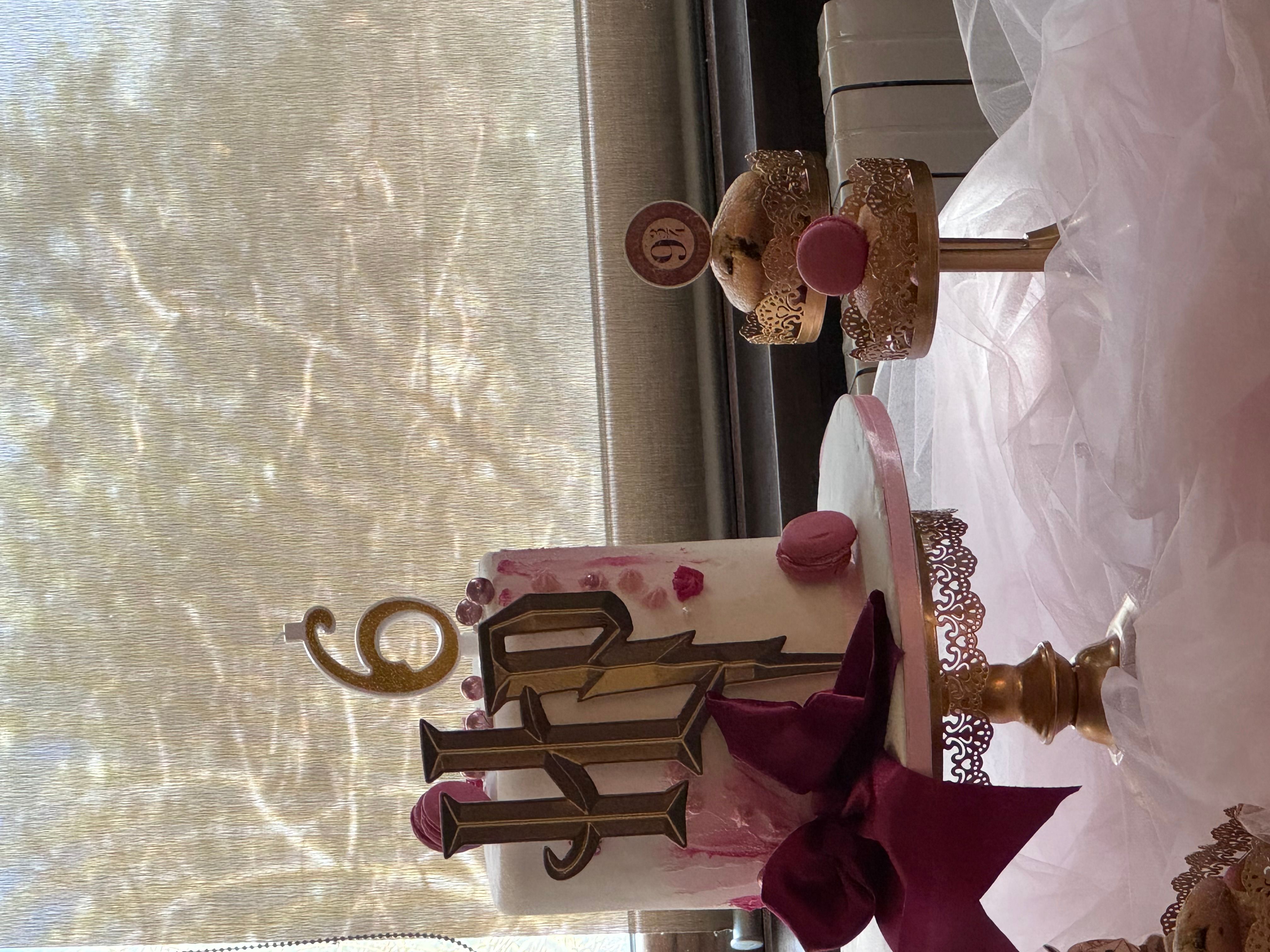 Allestimento Compleanno Harry Potter Elegante – Sweet Table a Tema con Balloon Bouquet Borgogna e Oro