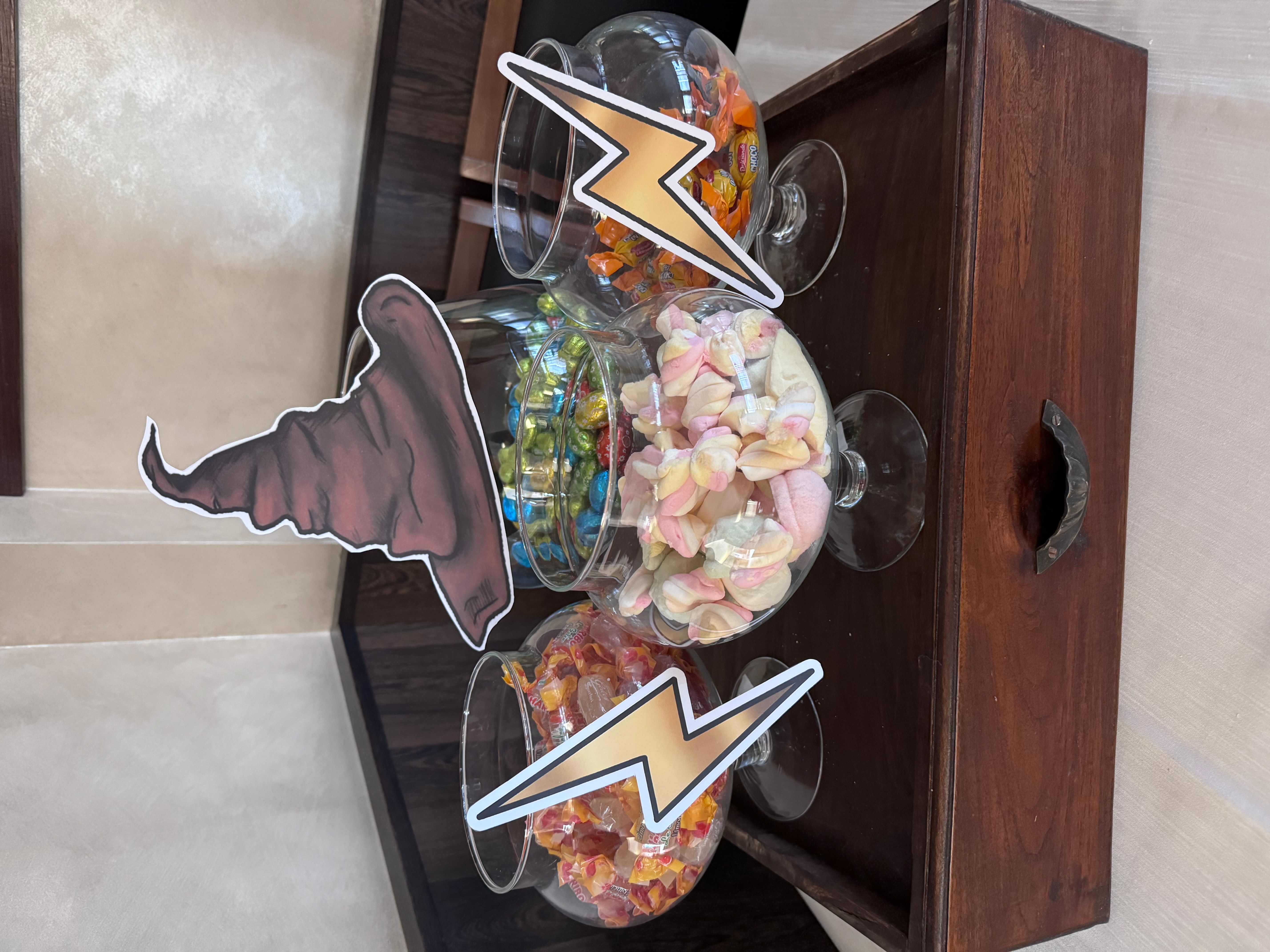 Allestimento Compleanno Harry Potter Elegante – Sweet Table a Tema con Balloon Bouquet Borgogna e Oro