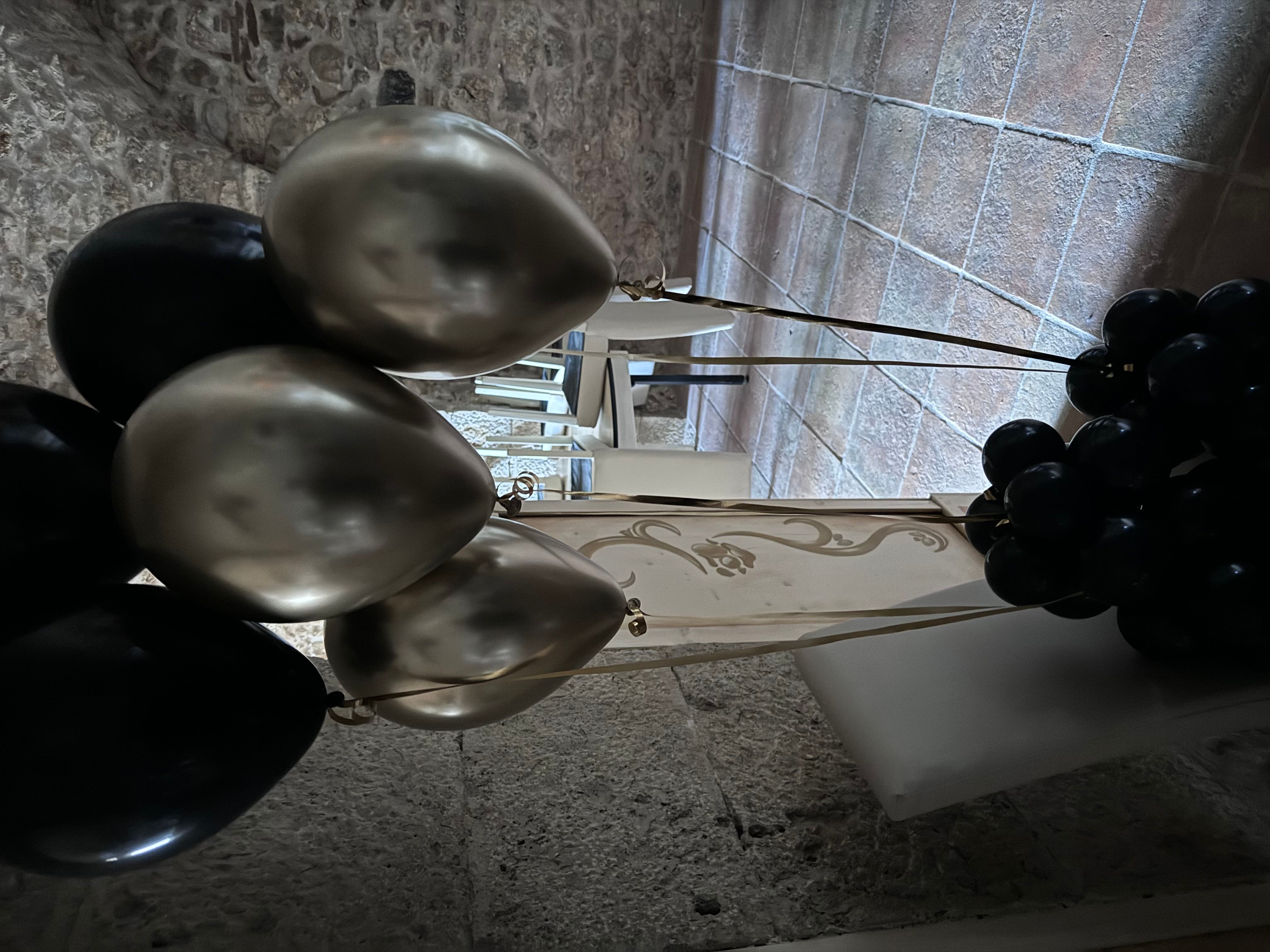 Allestimento Evento Elegante Black & Gold – Balloon Design con Mise en Place Luxury in Location raffinata