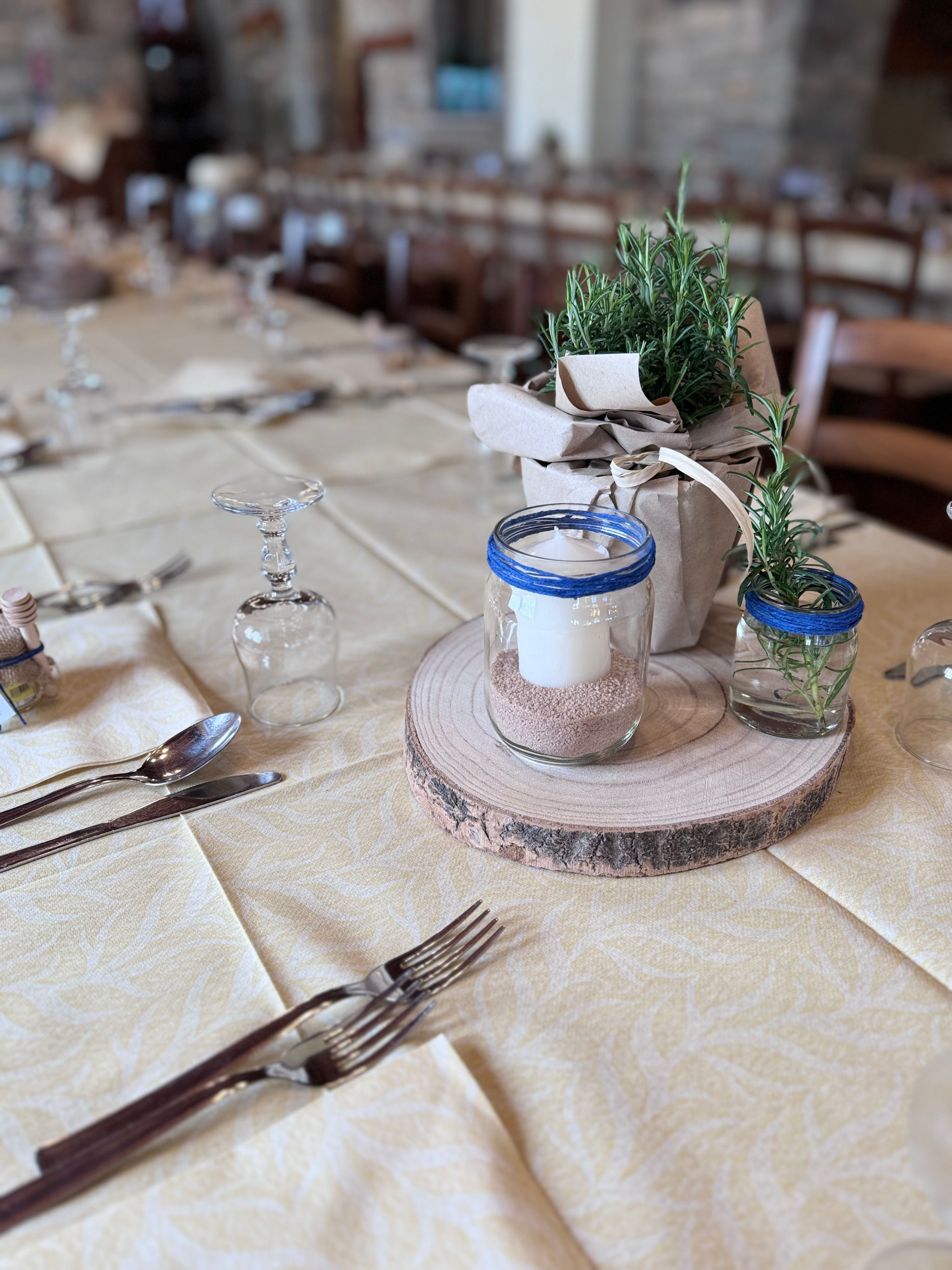 Allestimento 40 Anni Elegante Blu e Oro – Balloon Design Luxury con Confettata e Tavolo Coordinato