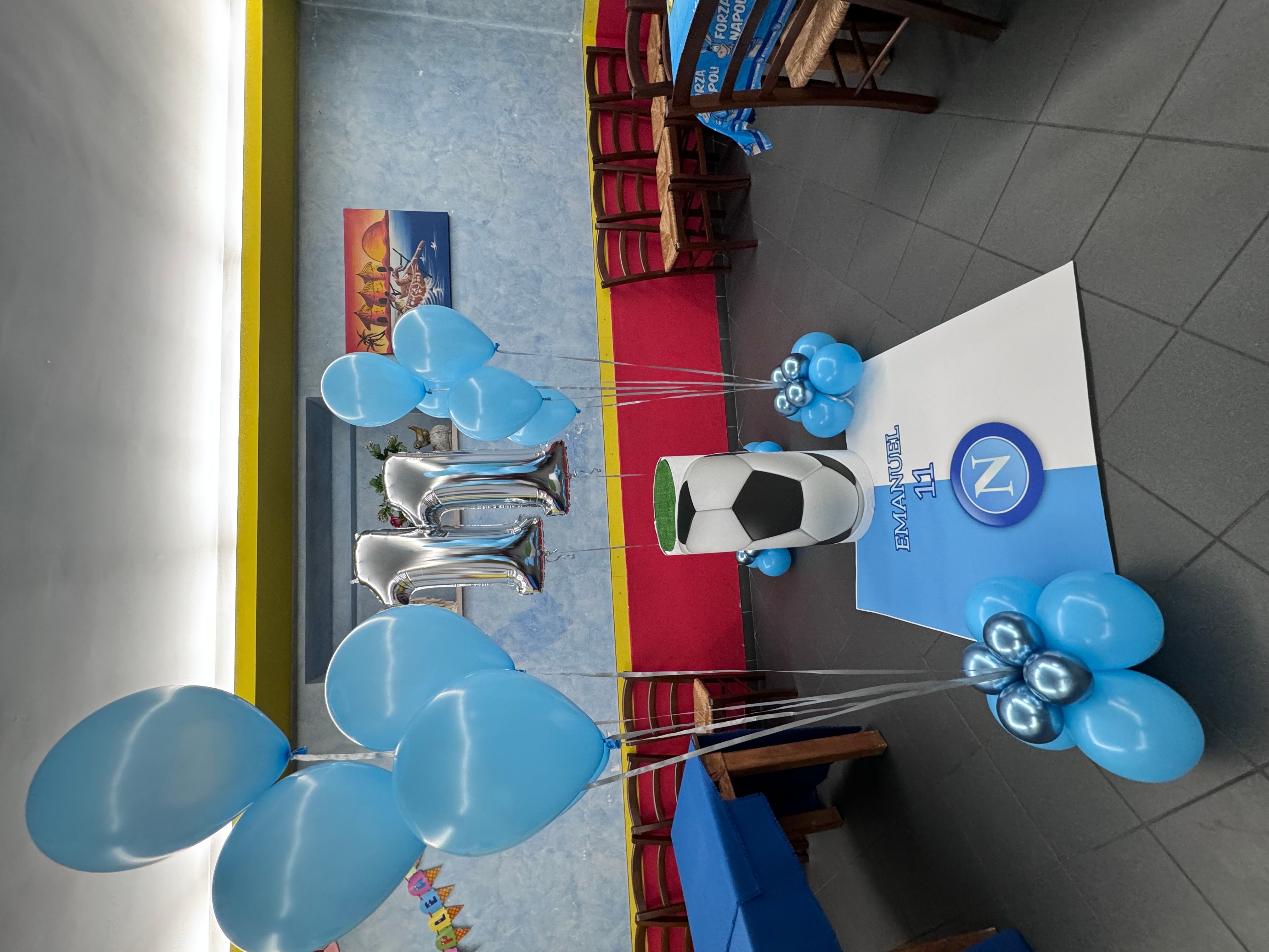 Allestimento Compleanno Tema Calcio Napoli – Balloon Design Azzurro Napoli calcio  Personalizzato con Numero 11