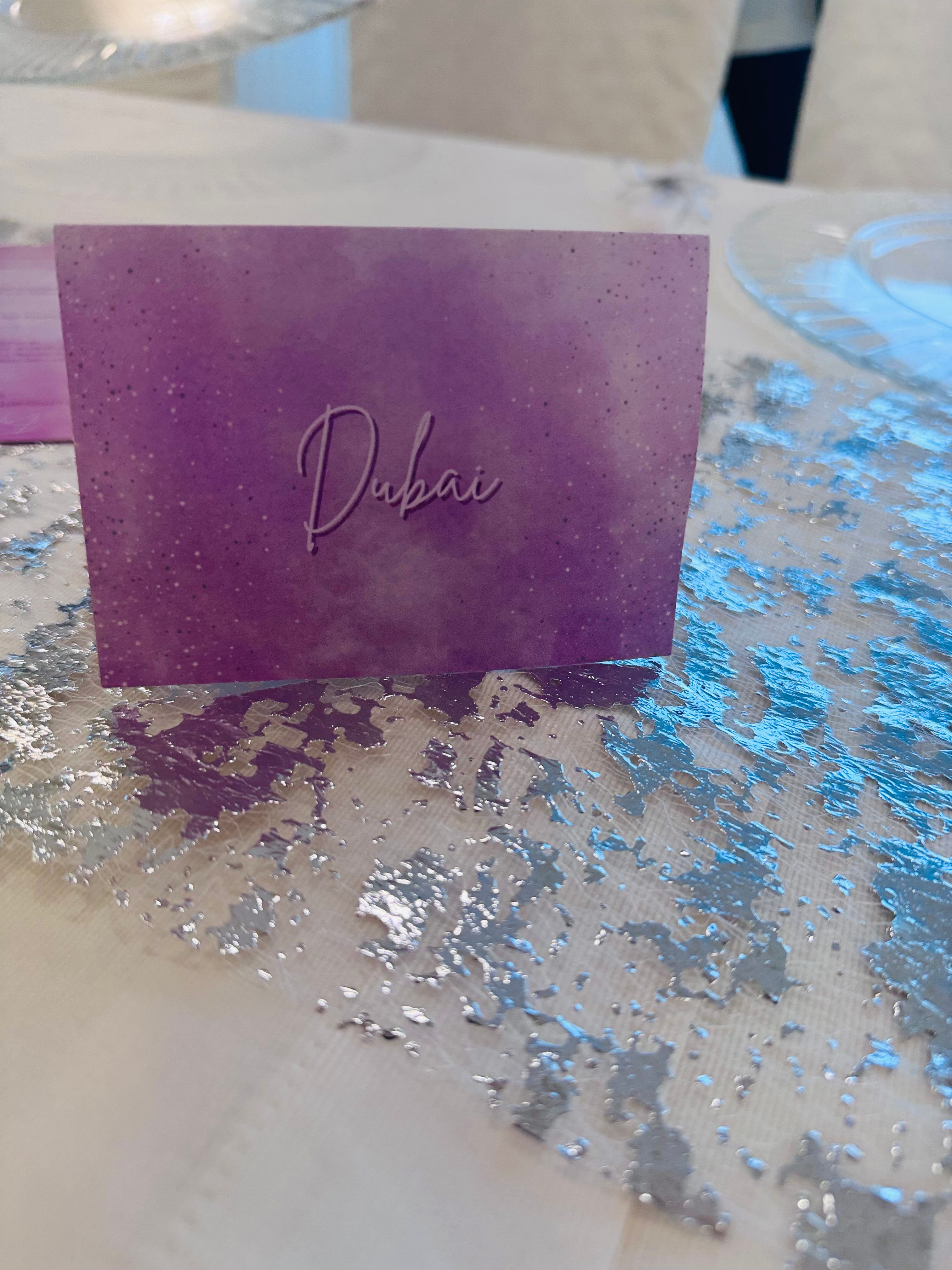 Allestimento 18 Anni Elegante Rosa Cipria e Argento – Shimmer Wall e Mise en Place Luxury