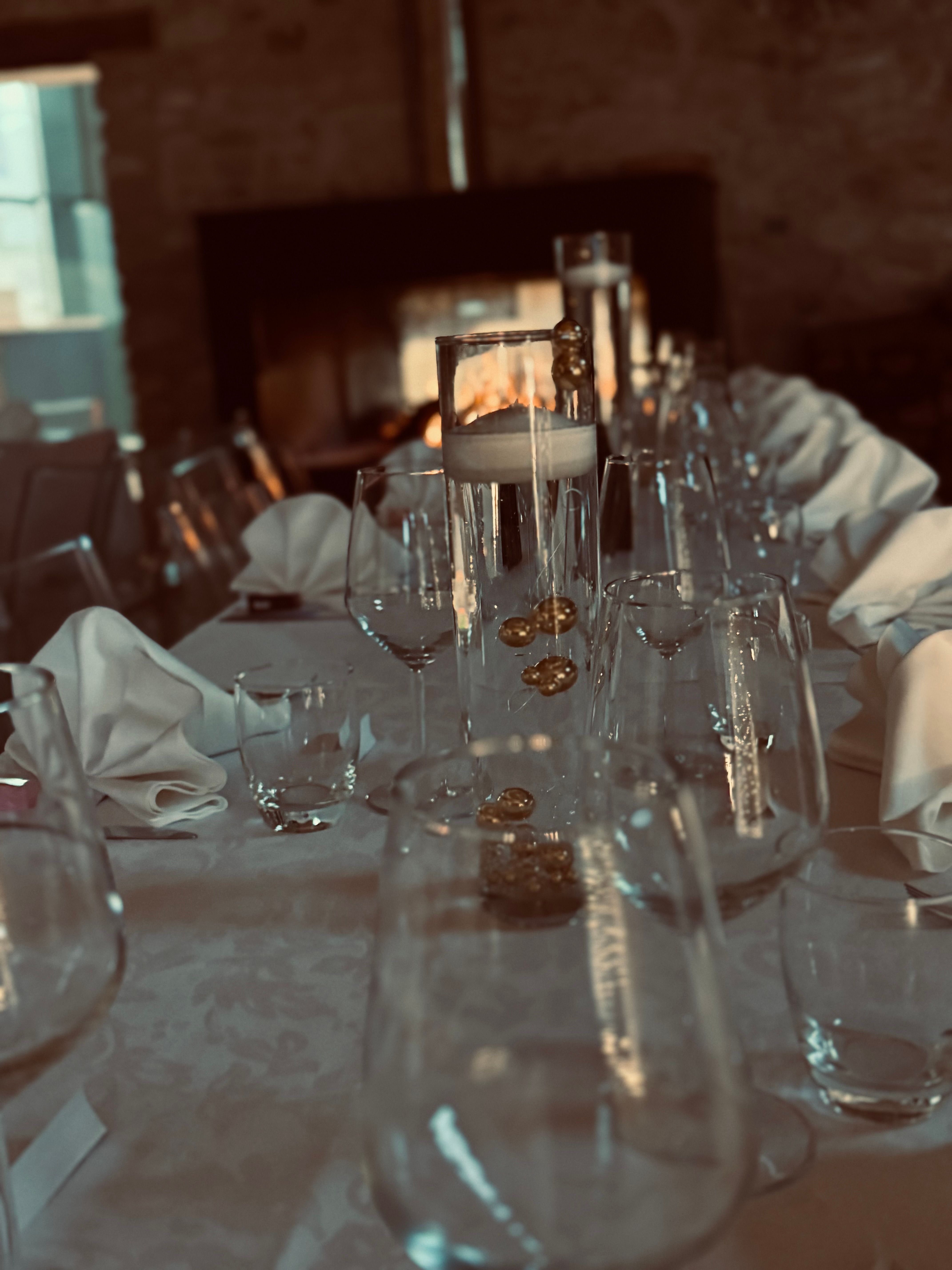 👉 Allestimento 18 Anni Luxury Oro e Bianco con Cerchio Decorato, Luci Calde e Numero 18 Luminoso