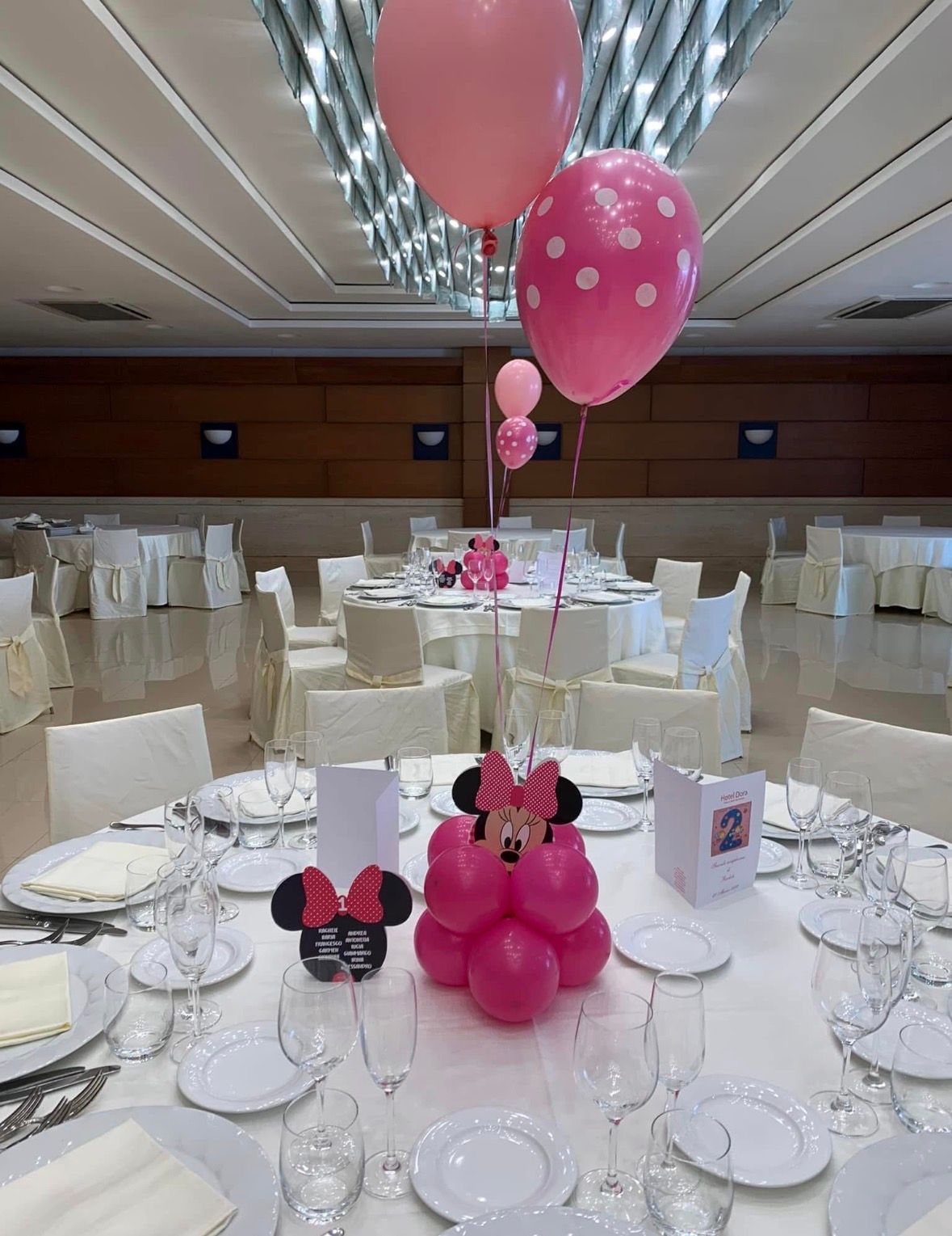 Allestimento Compleanno Bimba 2 Anni Minnie Rosa – Pannello Personalizzato con Palloncini e Numero Gigante