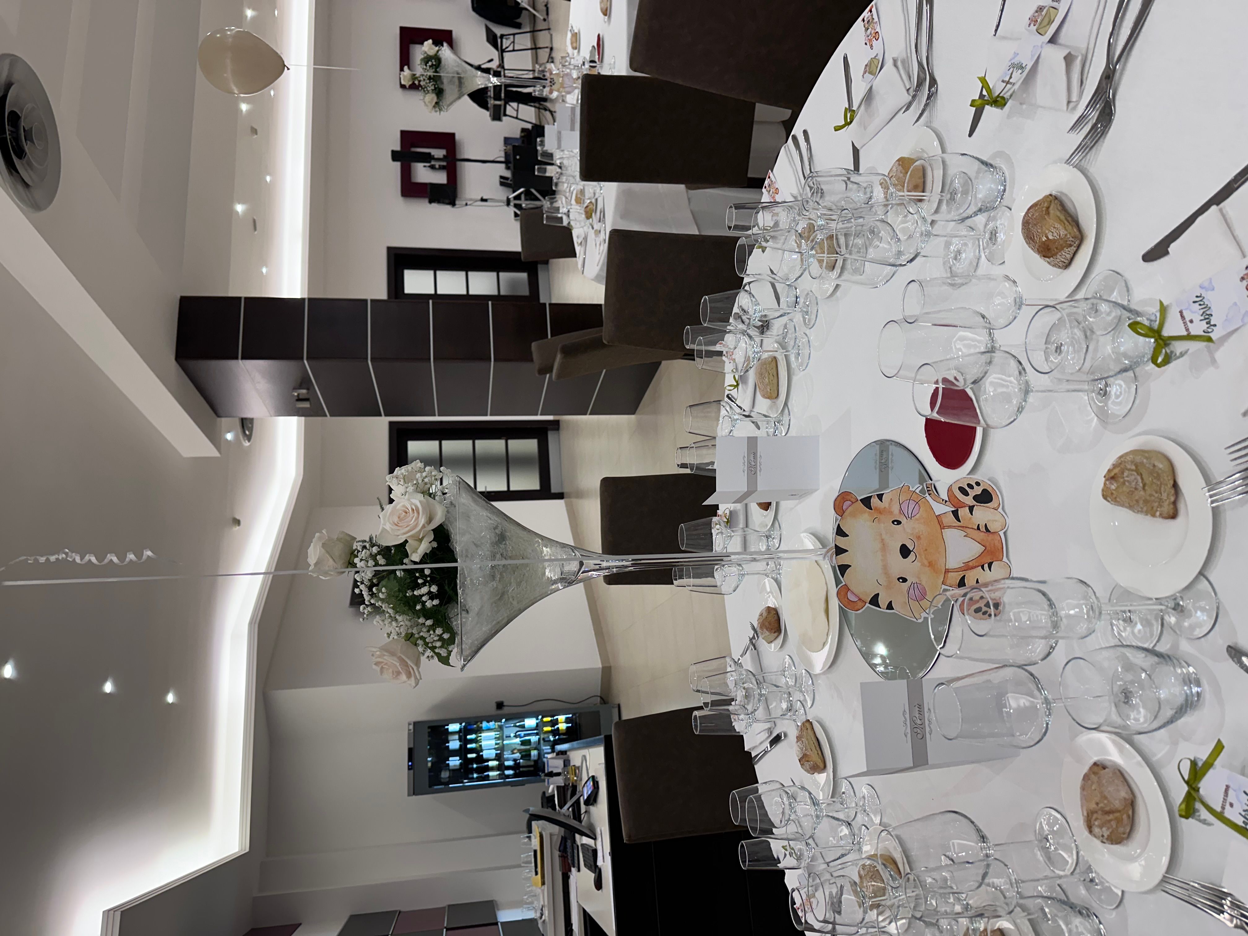 Allestimento Battesimo Tema Safari Elegante Verde e Oro – Balloon Arch Organico e Torta Scenografica Personalizzata