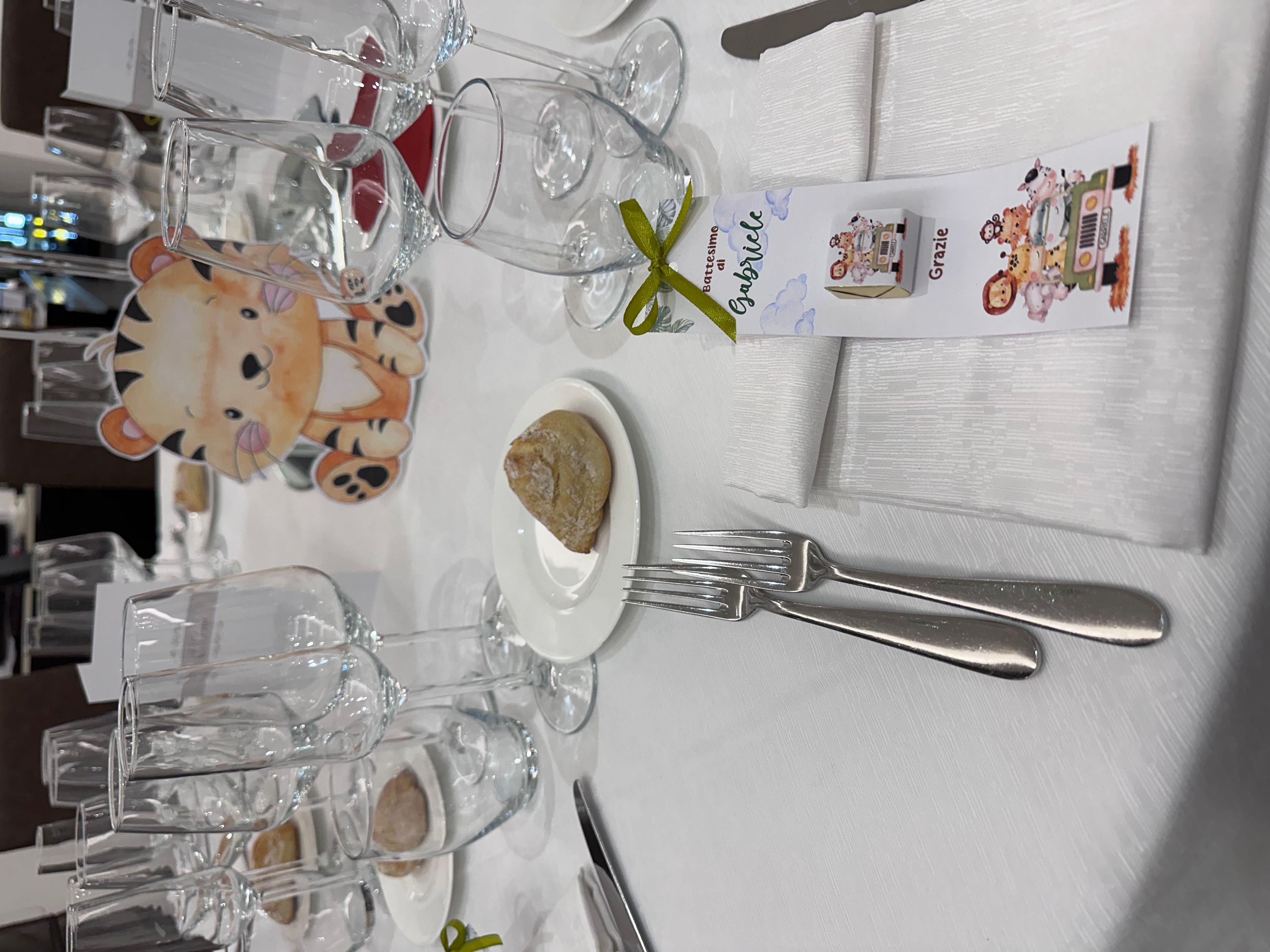 Allestimento Battesimo Tema Safari Elegante Verde e Oro – Balloon Arch Organico e Torta Scenografica Personalizzata