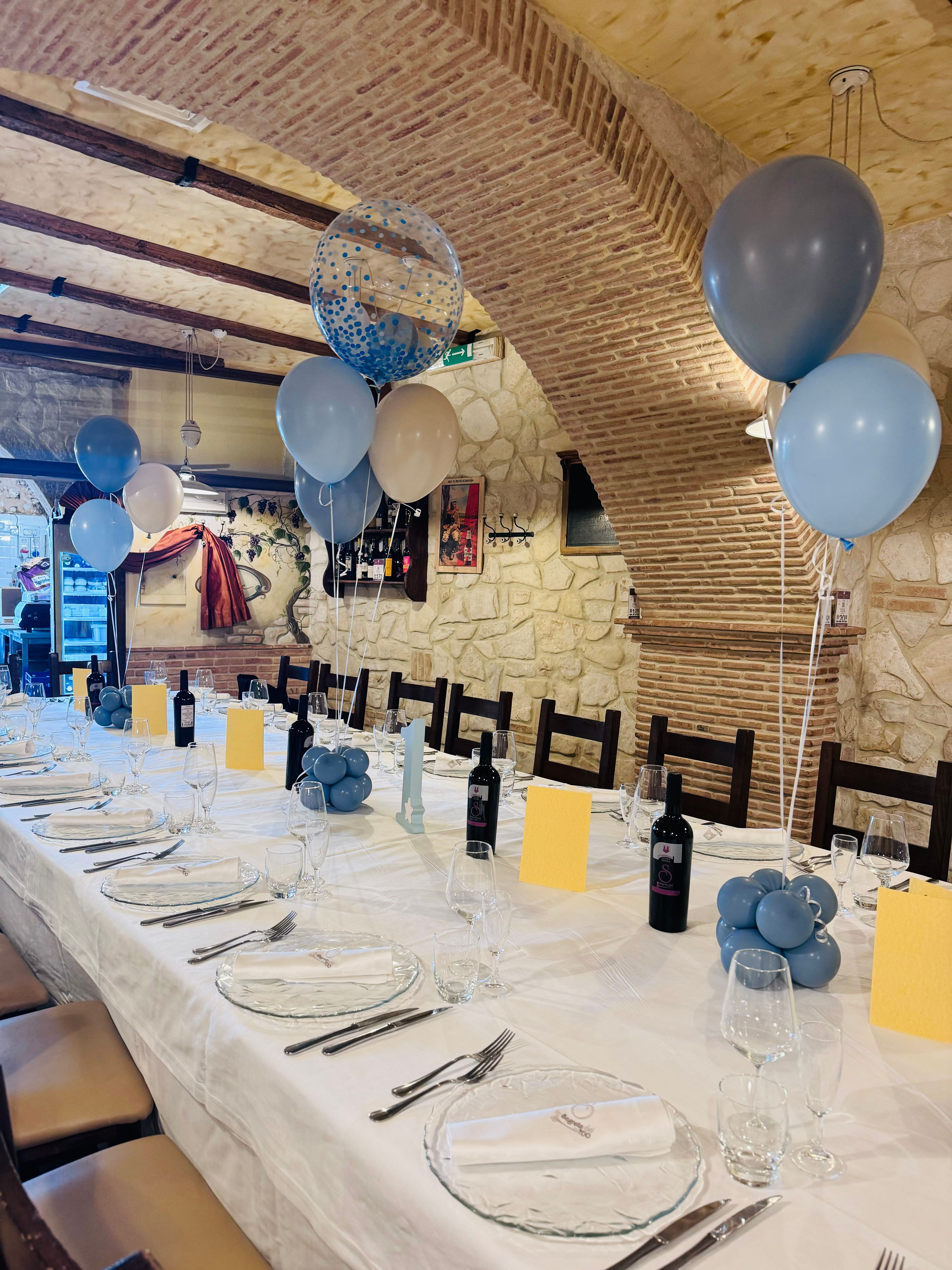 Allestimento Primo Compleanno Teddy Bear Azzurro – Balloon Design Elegante con Numero 1 e Area Foto