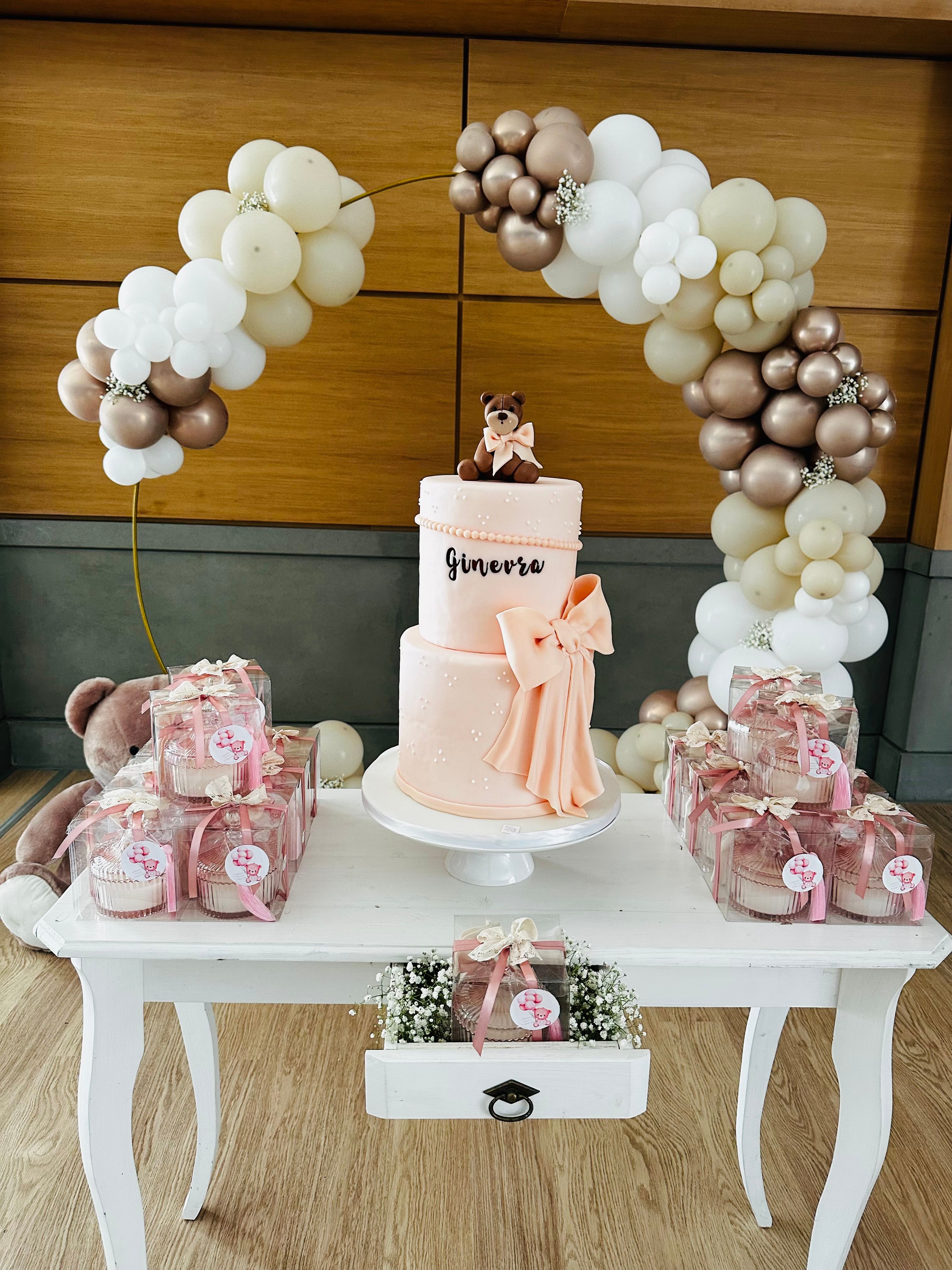 Allestimento Battesimo Elegante Rosa Cipria e Oro – Balloon Arch Organico con Orsetto e Confettata Luxury