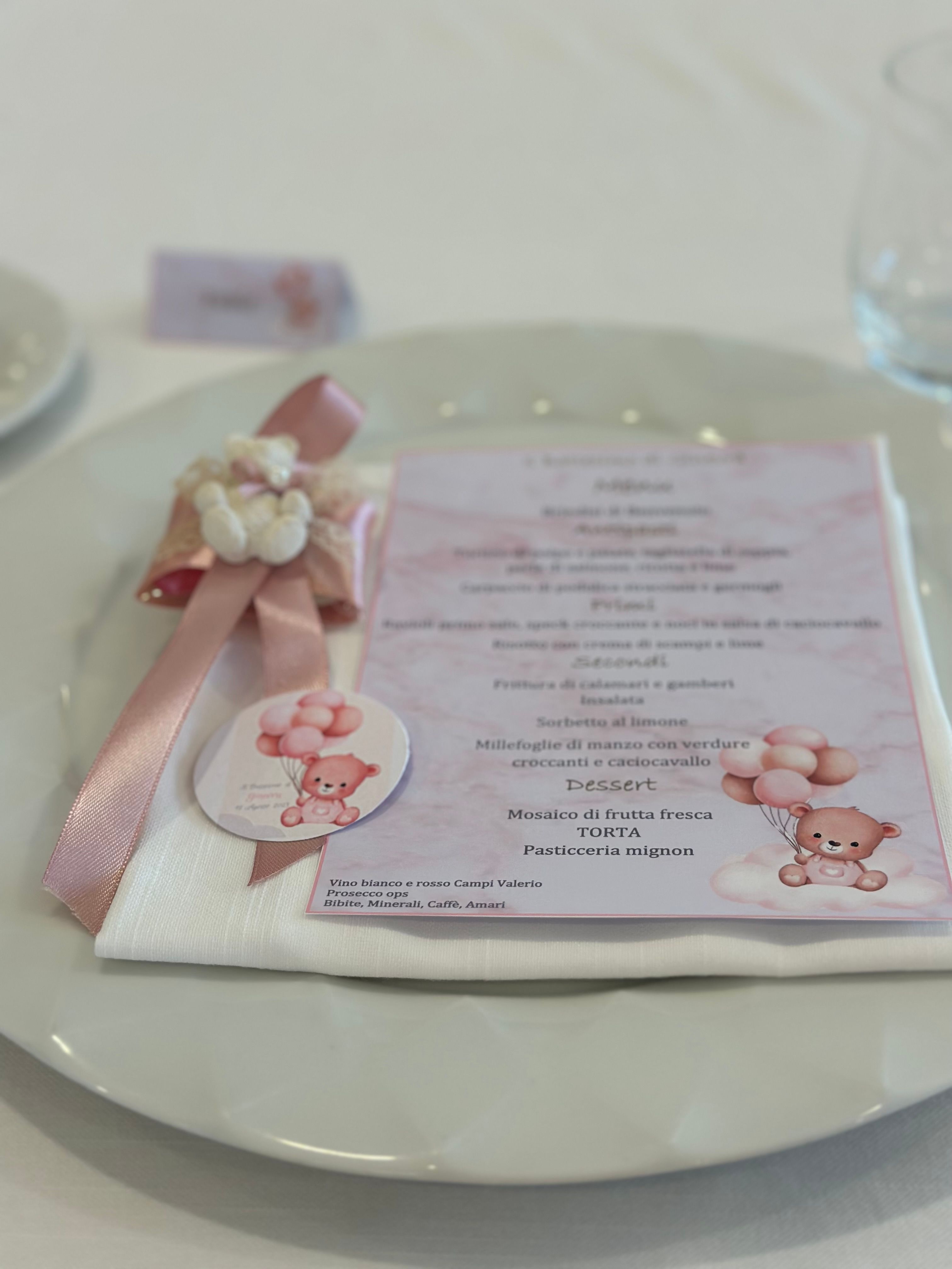 Allestimento Battesimo Elegante Rosa Cipria e Oro – Balloon Arch Organico con Orsetto e Confettata Luxury