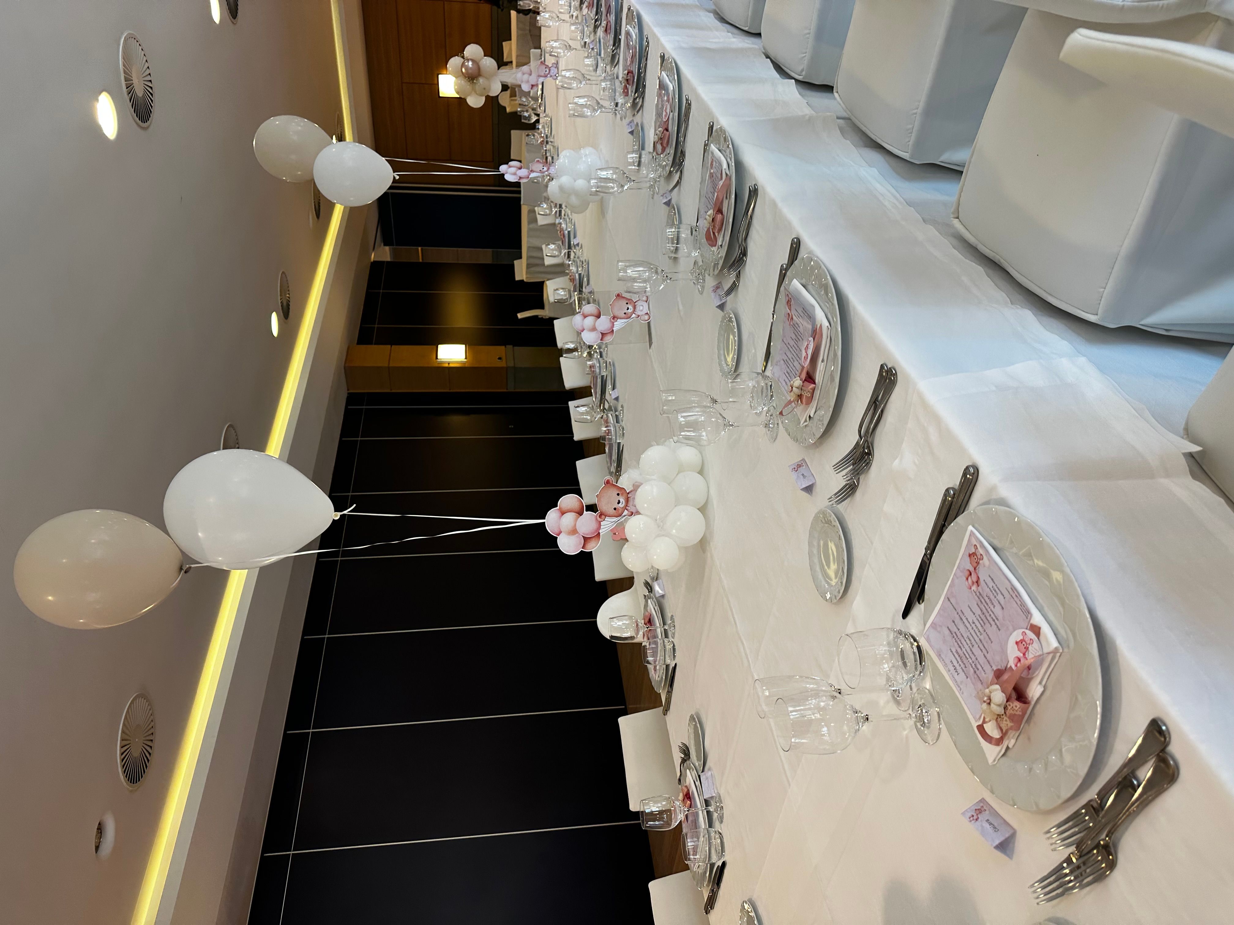 Allestimento Battesimo Elegante Rosa Cipria e Oro – Balloon Arch Organico con Orsetto e Confettata Luxury