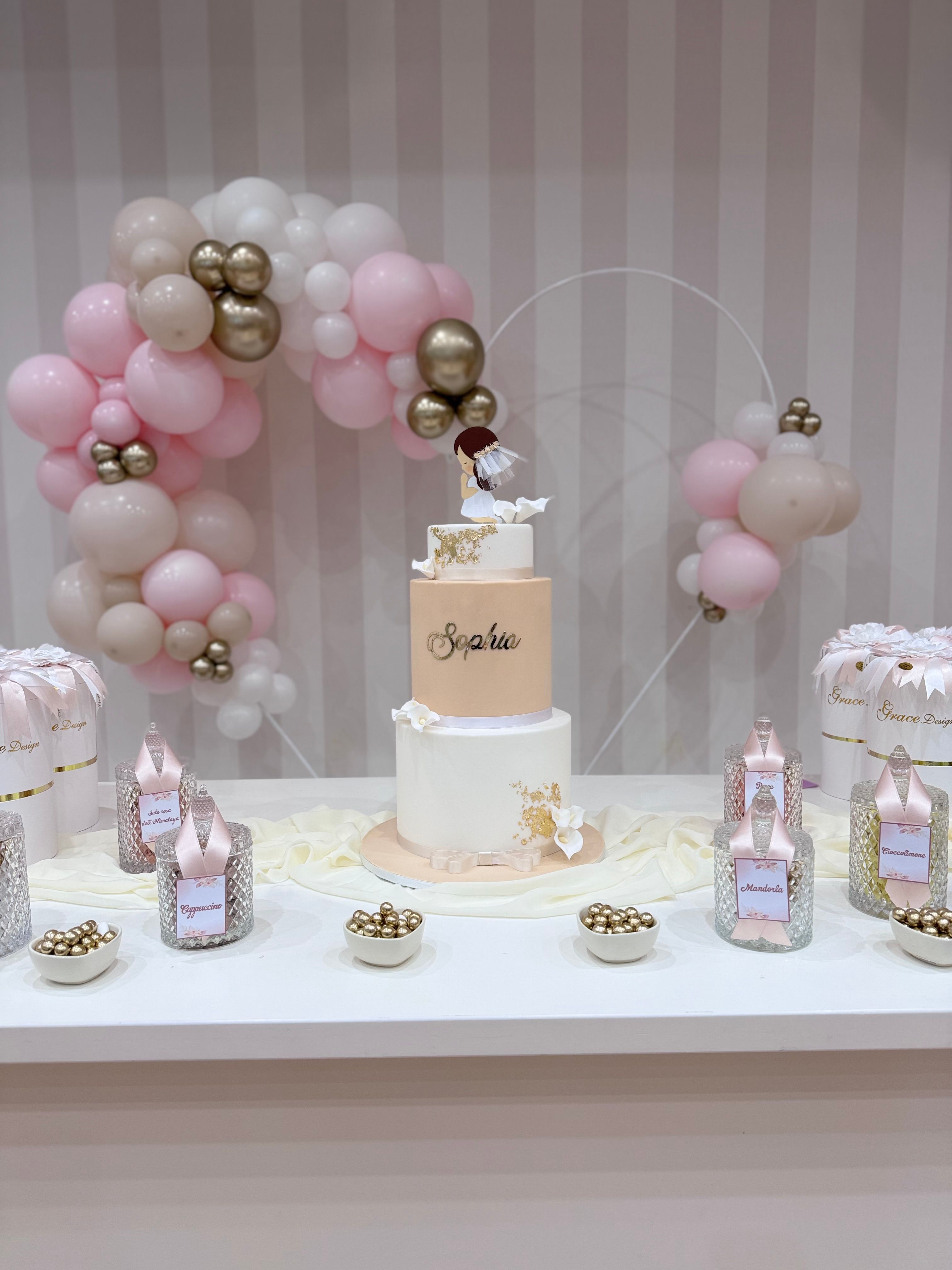 Allestimento Prima Comunione Bimba Rosa Cipria e Oro – Sweet Table Elegante con Arco Balloon e Confettata Luxury
