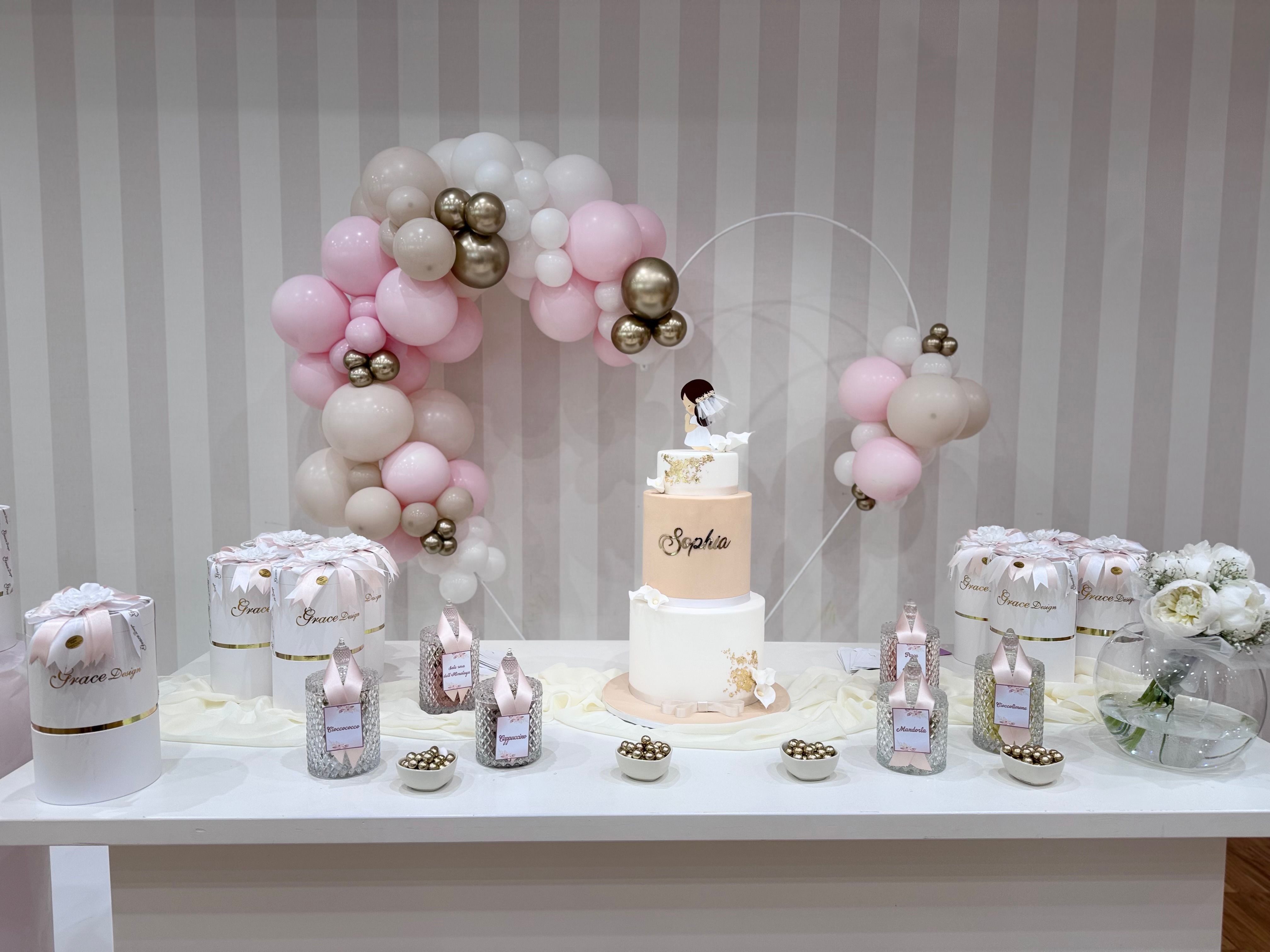 Allestimento Prima Comunione Bimba Rosa Cipria e Oro – Sweet Table Elegante con Arco Balloon e Confettata Luxury