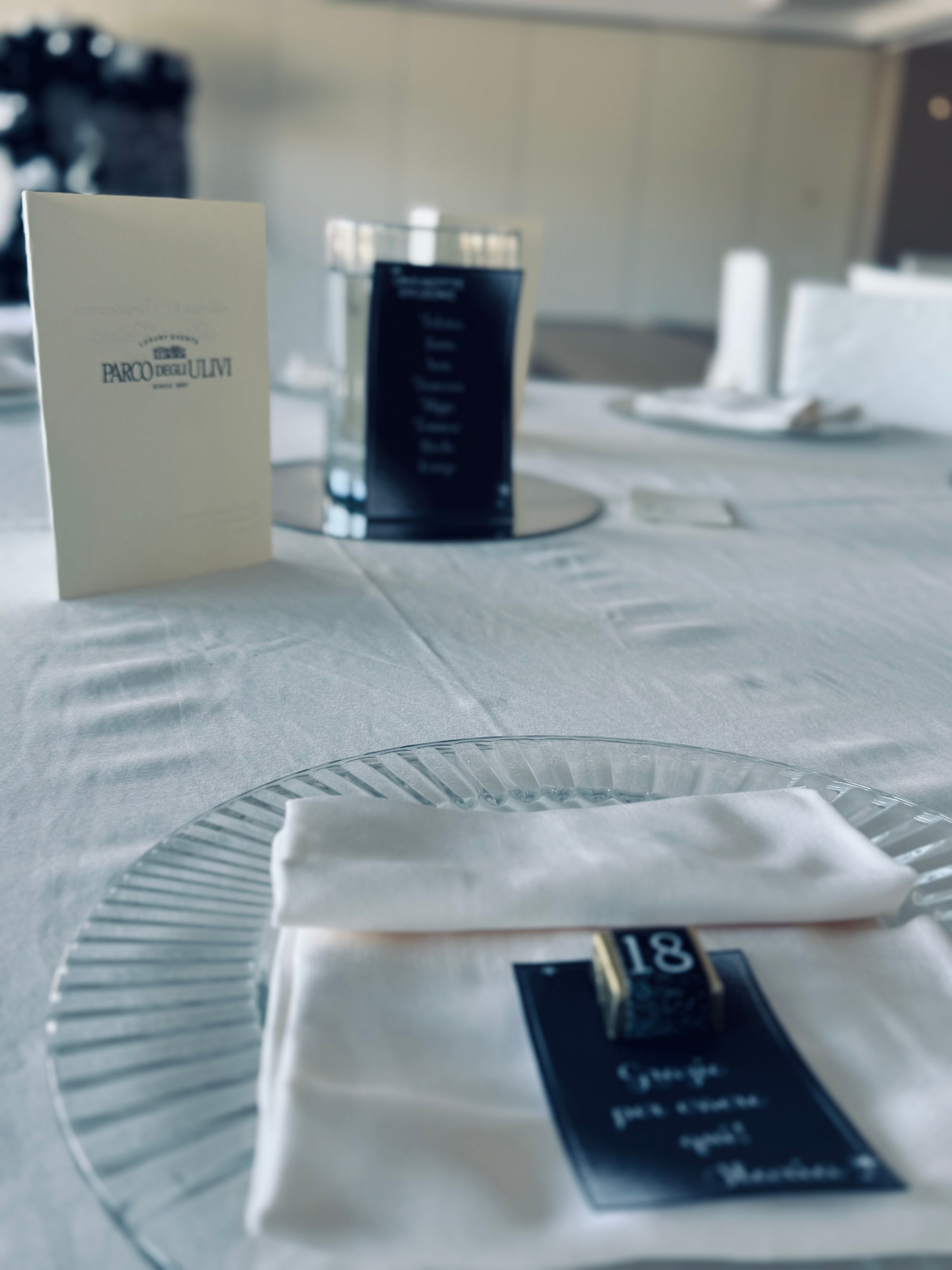 Allestimento elegante per 18 anni in stile black & white luxury parete shimmer nera