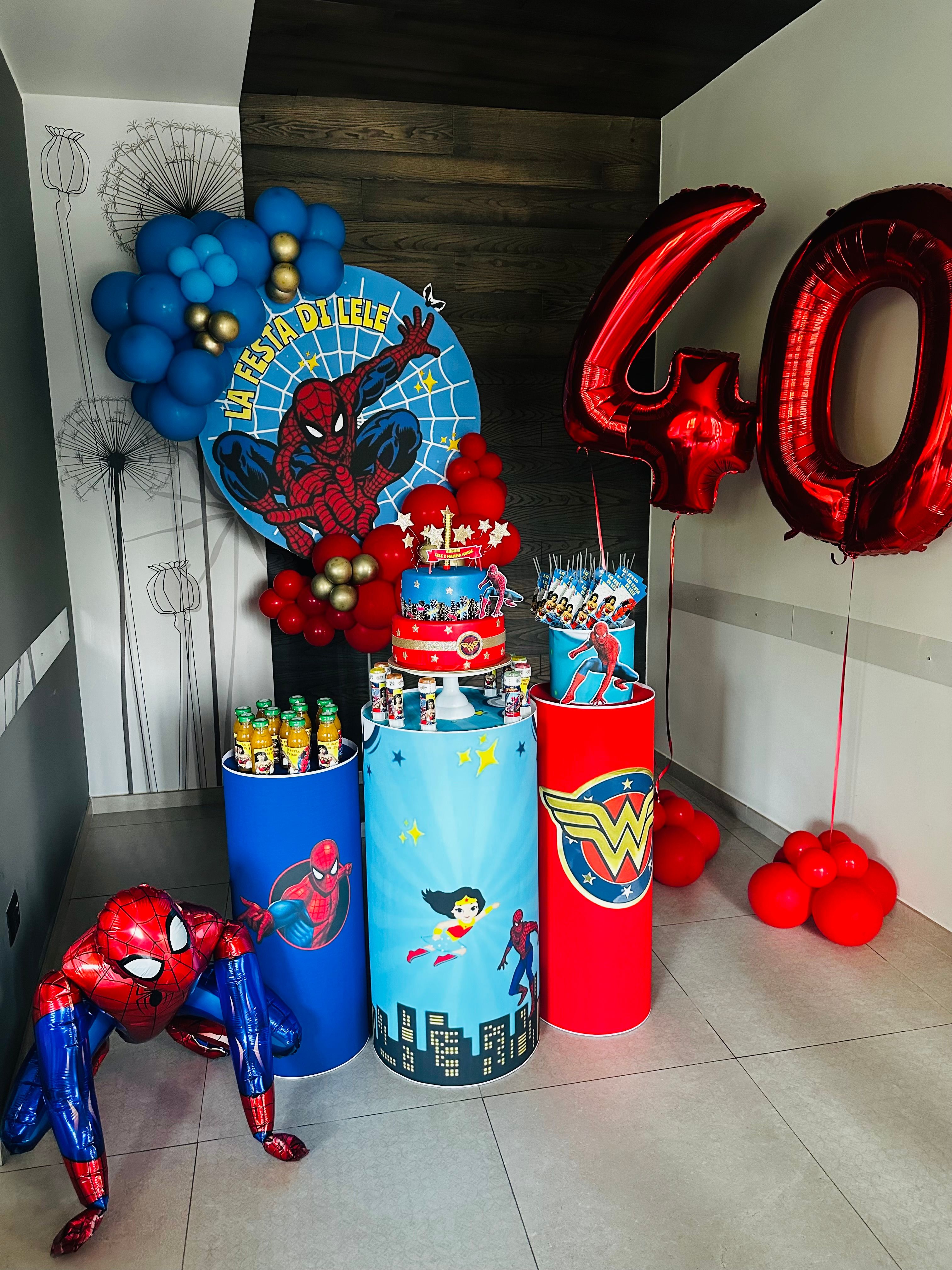Allestimento Compleanno Tema Supereroi Marvel – Balloon Art Spider-Man con Numero 40 Gigante e Sweet Table Personalizzato