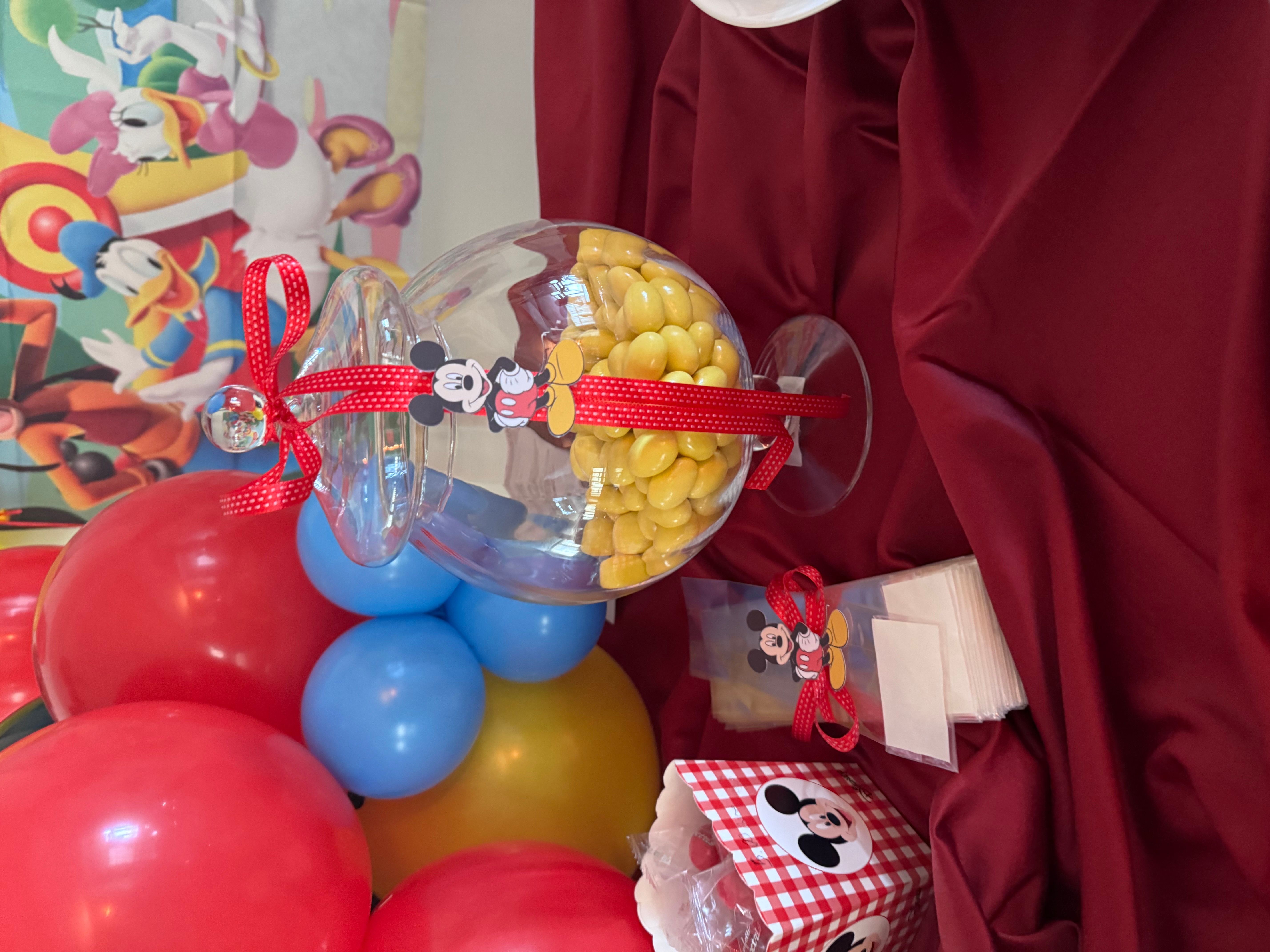 Allestimento Primo Compleanno Tema Topolino – Sweet Table Mickey Mouse con Balloon Art Colorata e Numero 1 Gigante