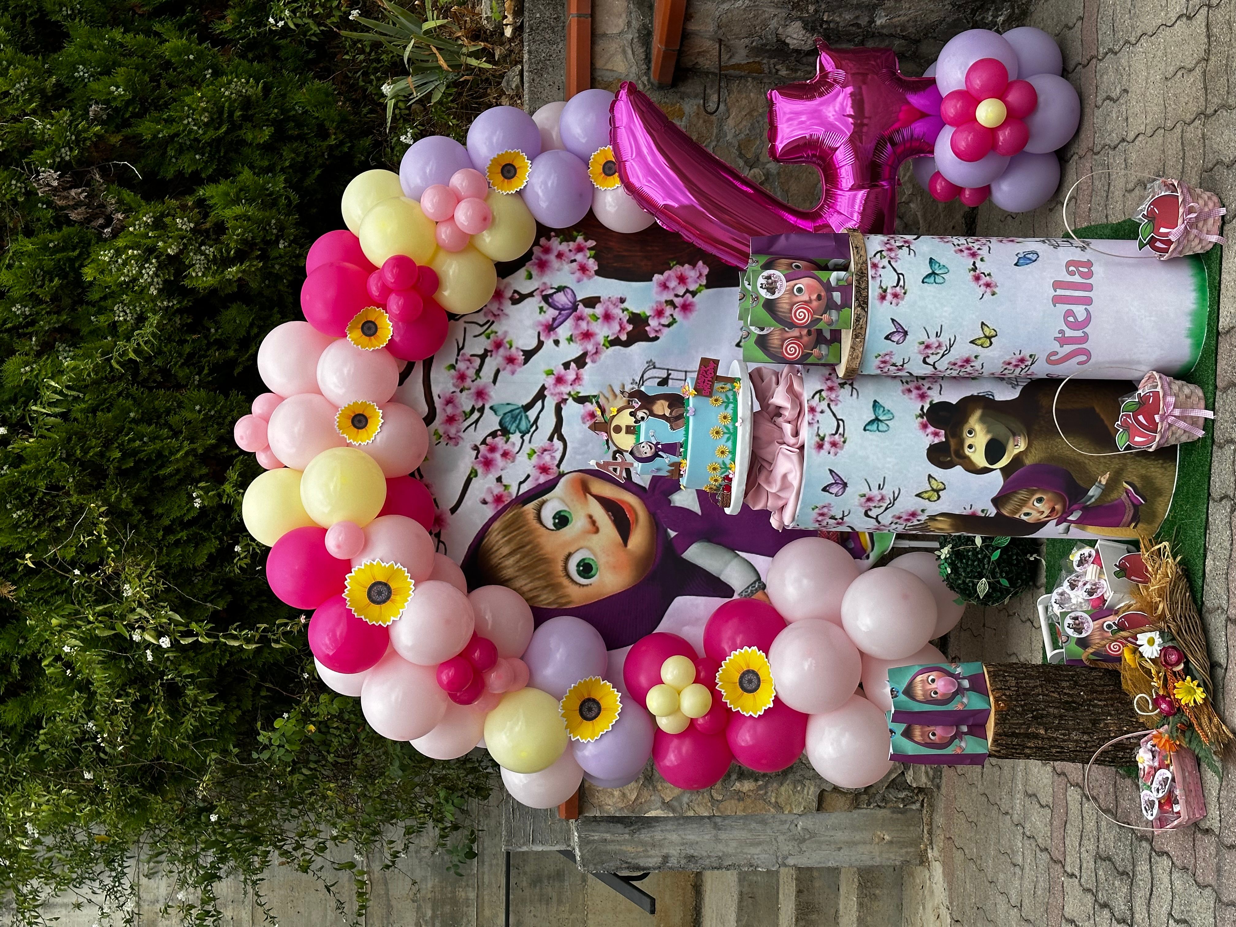 Allestimento Compleanno Masha e Orso – Balloon Arch Colorato con Backdrop Personalizzato