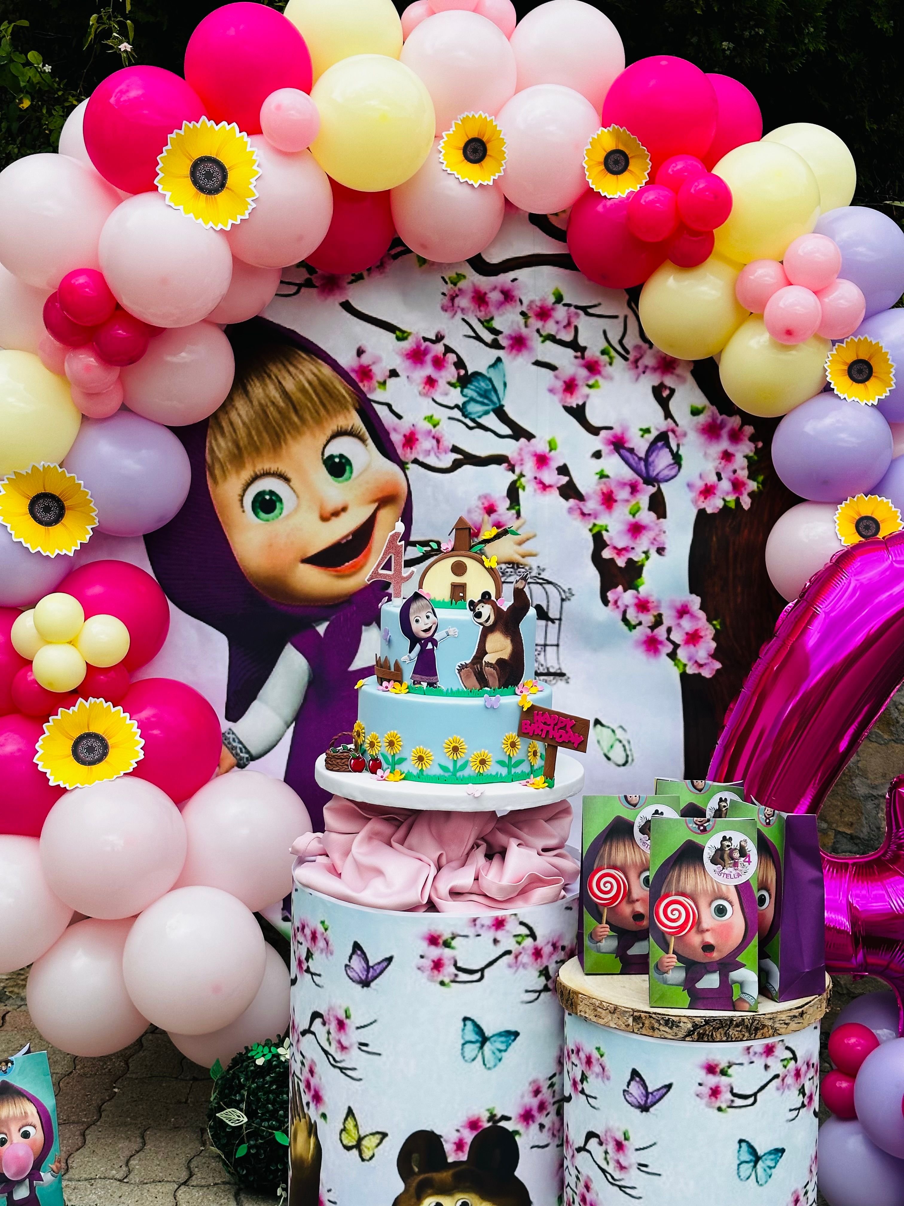 Allestimento Compleanno Masha e Orso – Balloon Arch Colorato con Backdrop Personalizzato