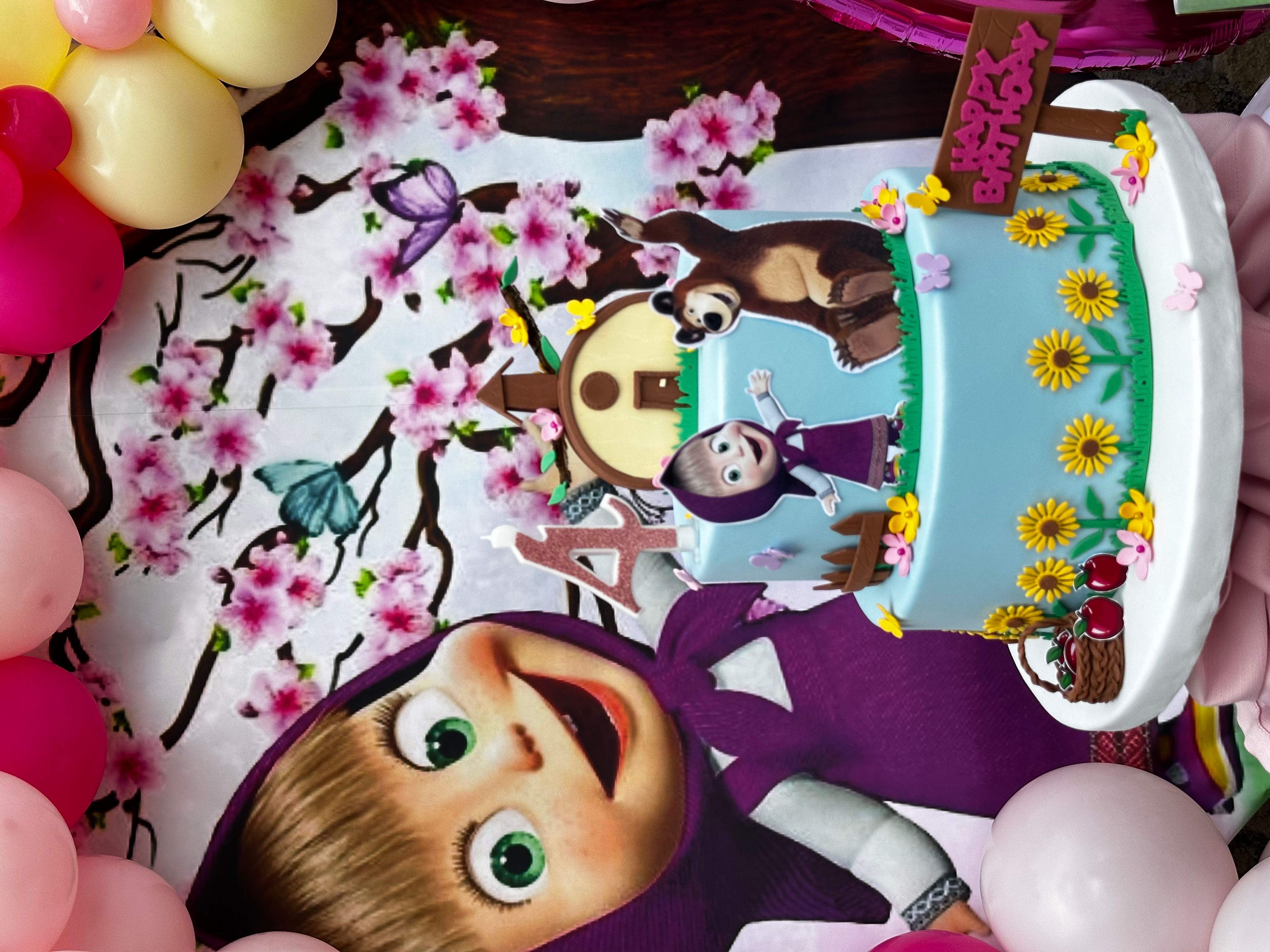 Allestimento Compleanno Masha e Orso – Balloon Arch Colorato con Backdrop Personalizzato