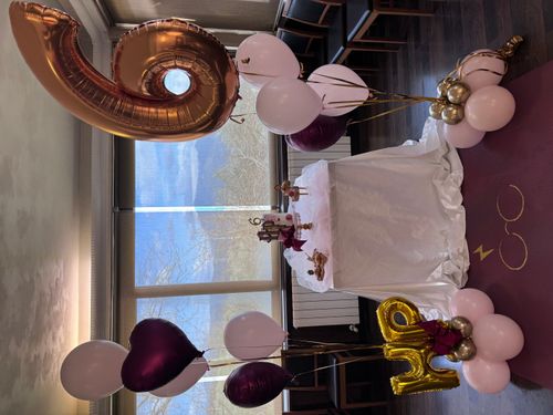 Allestimento Compleanno Harry Potter Elegante – Sweet Table a Tema con Balloon Bouquet Borgogna e Oro