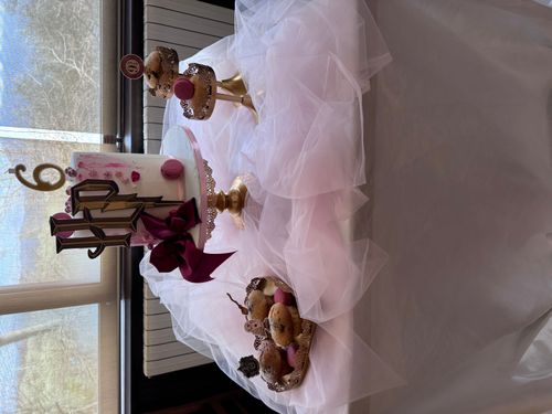 Allestimento Compleanno Harry Potter Elegante – Sweet Table a Tema con Balloon Bouquet Borgogna e Oro