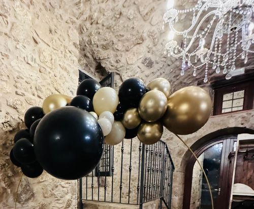 Allestimento Evento Elegante Black & Gold – Balloon Design con Mise en Place Luxury in Location raffinata