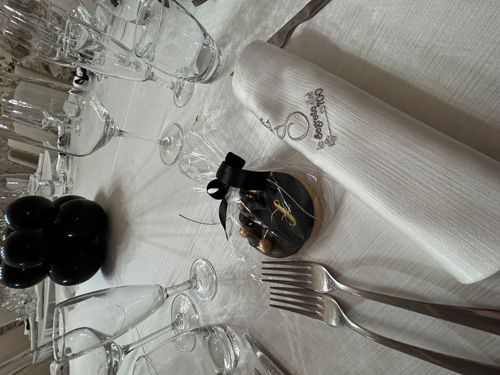 Allestimento Evento Elegante Black & Gold – Balloon Design con Mise en Place Luxury in Location raffinata