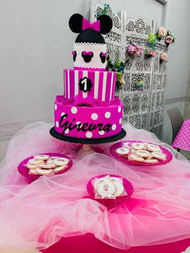 Allestimento Primo Compleanno Minnie Rosa – Balloon Party Elegante con Tavolo Torta e Sala Coordinata