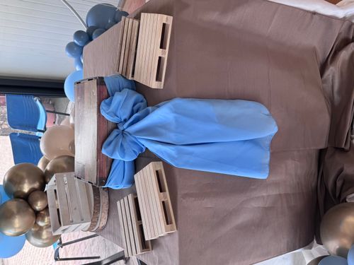 Allestimento 18 Anni Elegante con Balloon Arch Blu e Oro – Decorazione Luxury con Numero 18 Gigante e Sweet Table