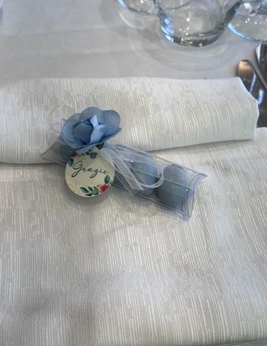 Allestimento Battesimo Elegante Celeste e Bianco con Balloon Arch Organico e Confettata Luxury Personalizzata