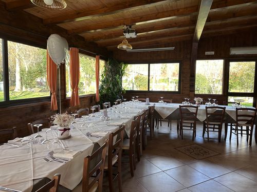 Allestimento Confettata Elegante Battesimo e Matrimonio – Sweet Table Romantico con Fiori Secchi e Palloncini Cuore