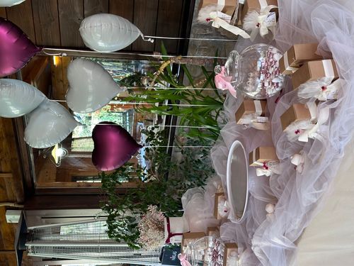 Allestimento Confettata Elegante Battesimo e Matrimonio – Sweet Table Romantico con Fiori Secchi e Palloncini Cuore