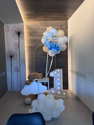 Allestimento Primo Compleanno Bimbo Azzurro – Orsetto, Palloncini e Tavolo Invitati Coordinato