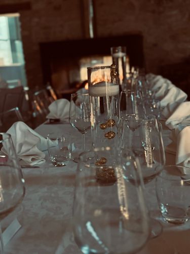 👉 Allestimento 18 Anni Luxury Oro e Bianco con Cerchio Decorato, Luci Calde e Numero 18 Luminoso