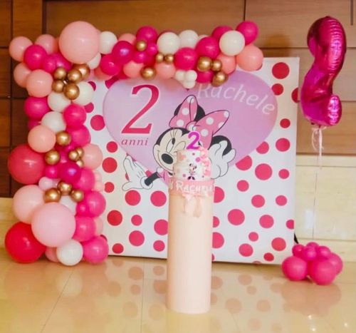 Allestimento Compleanno Bimba 2 Anni Minnie Rosa – Pannello Personalizzato con Palloncini e Numero Gigante