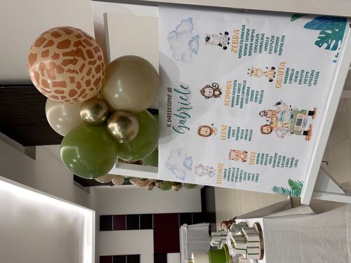 Allestimento Battesimo Tema Safari Elegante Verde e Oro – Balloon Arch Organico e Torta Scenografica Personalizzata