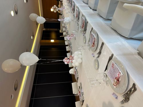 Allestimento Battesimo Elegante Rosa Cipria e Oro – Balloon Arch Organico con Orsetto e Confettata Luxury