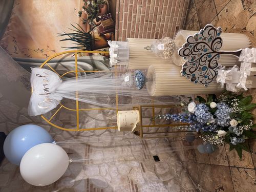 Allestimento Prima Comunione Bimbo Azzurro e Oro – Sweet Table Elegante con Arco, Confettata e Decorazioni Floreali