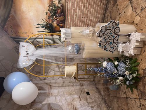 Allestimento Prima Comunione Bimbo Azzurro e Oro – Sweet Table Elegante con Arco, Confettata e Decorazioni Floreali