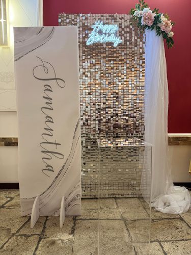 Allestimento elegante per 40 anni in stile luxury gold & white