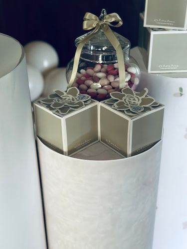 Allestimento Battesimo Elegante Beige e Oro – Balloon Arch Organico con Pedestal Personalizzati