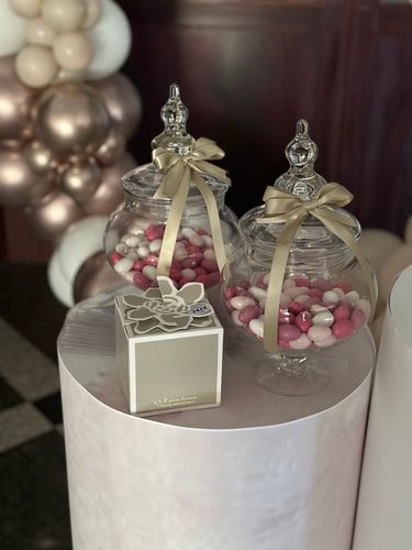 Allestimento Battesimo Elegante Beige e Oro – Balloon Arch Organico con Pedestal Personalizzati