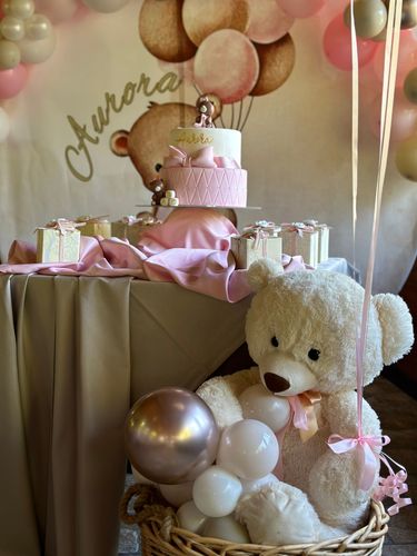 Allestimento Battesimo Orsetto Rosa e Oro – Balloon Arch Organico con Backdrop Personalizzato