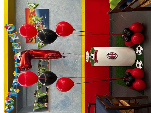 Allestimento Compleanno Calcio Tema Milan – Balloon Set Rosso e Nero con Numero Personalizzato