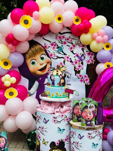 Allestimento Compleanno Masha e Orso – Balloon Arch Colorato con Backdrop Personalizzato