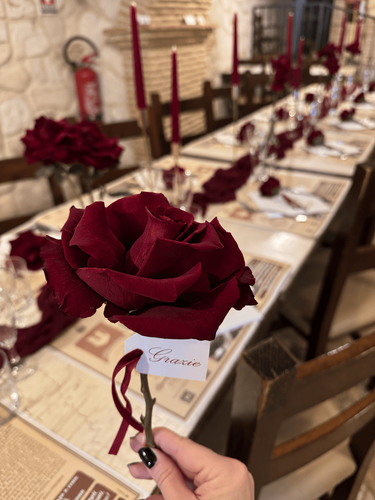 Laurea Allestimento tavola con rose rosse e candele a Isernia a Isernia