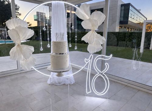 Allestimento 18 anni bianco e argento a Isernia | Federica a Isernia castel petroso