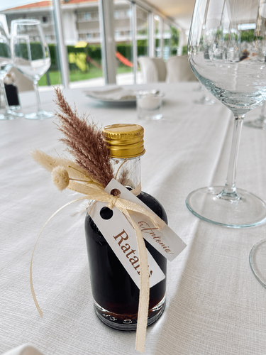 Allestimento 18° compleanno elegante con pampas, oro