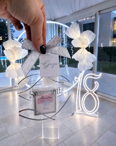 Allestimento 18 anni bianco e argento a Isernia | Federica